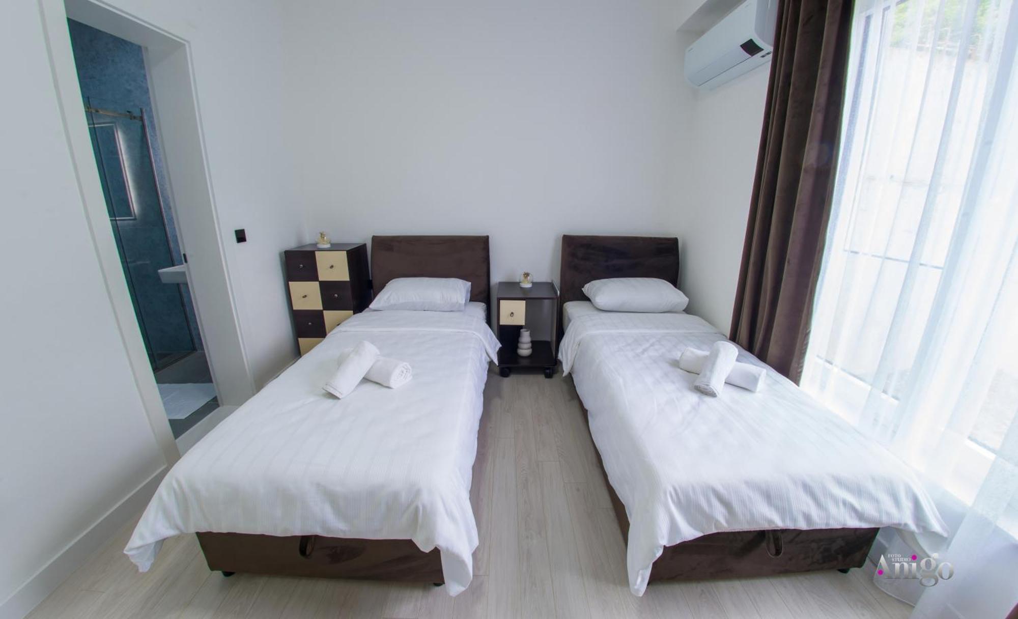 Royal Terrace Apartments Конич Екстериор снимка