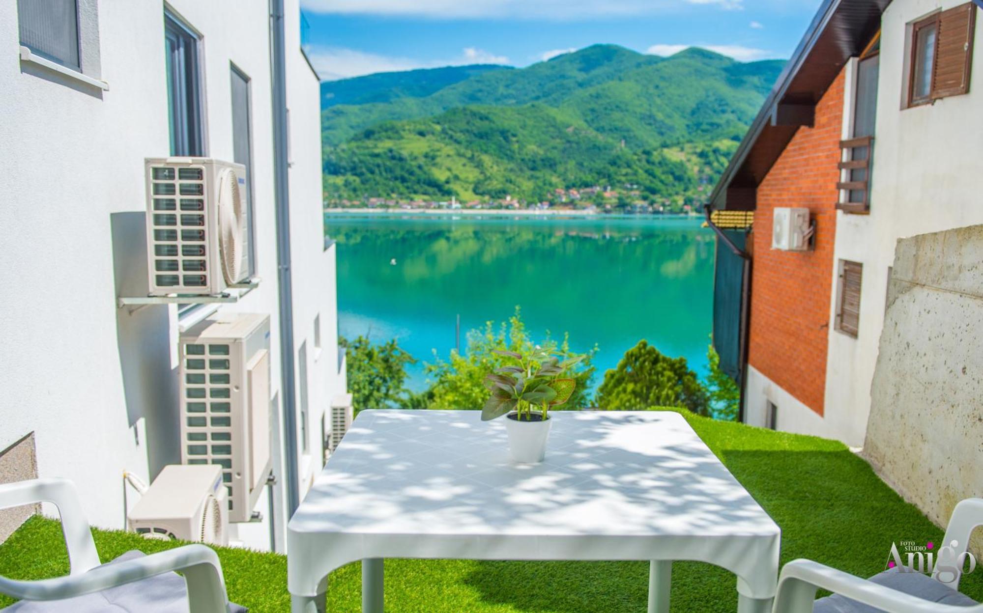 Royal Terrace Apartments Конич Екстериор снимка