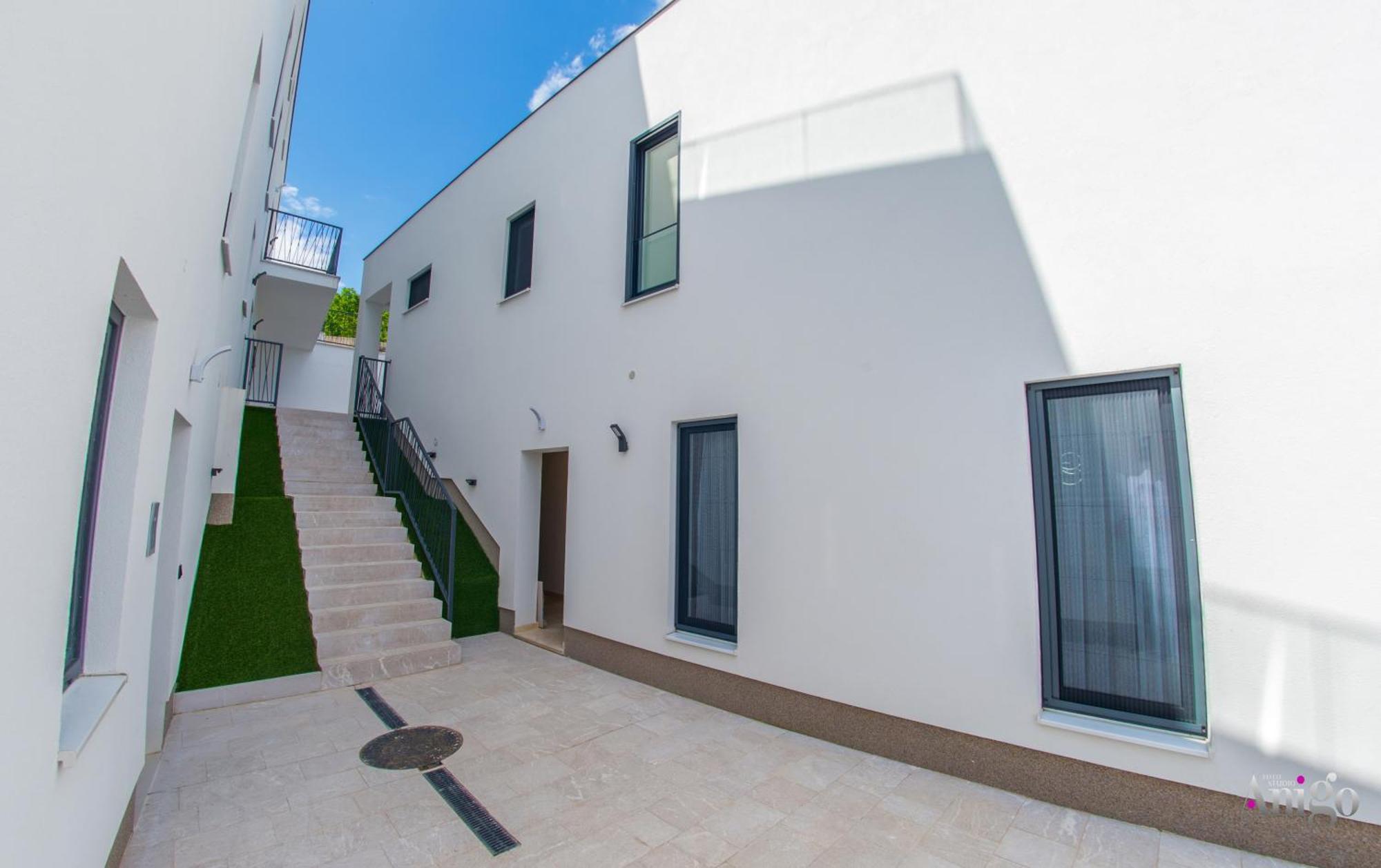 Royal Terrace Apartments Конич Екстериор снимка