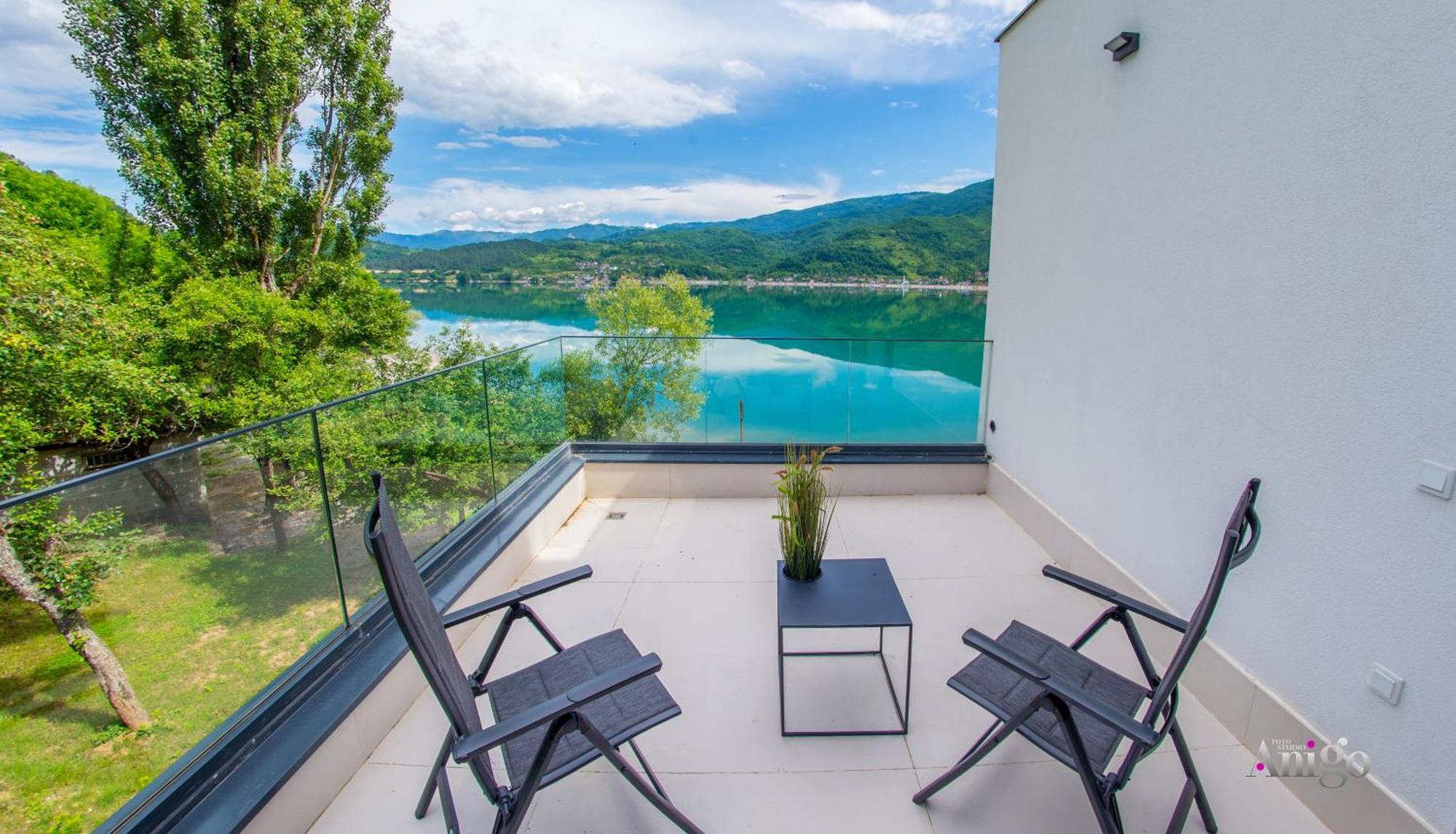 Royal Terrace Apartments Конич Екстериор снимка