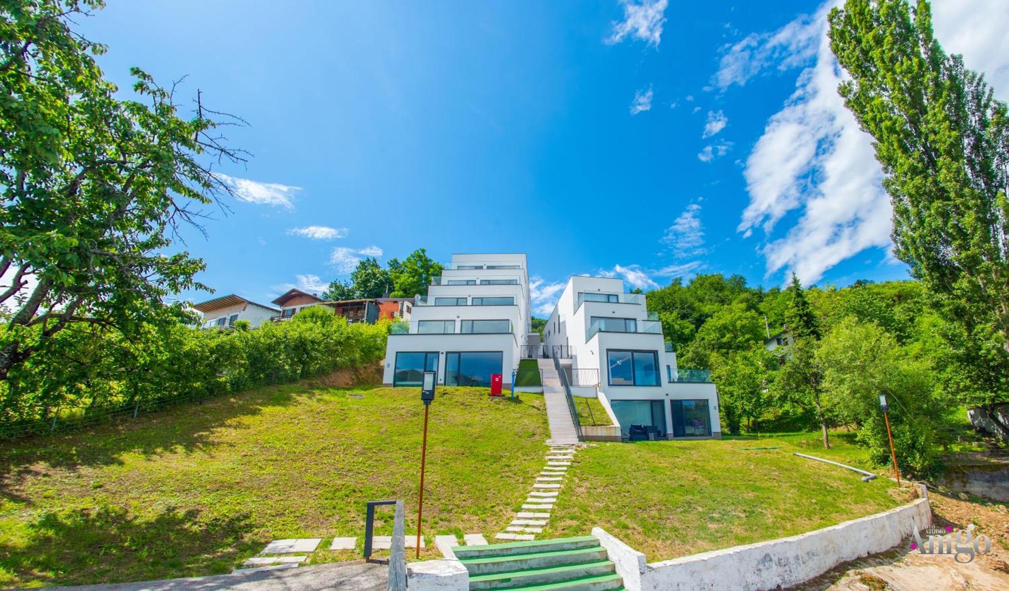 Royal Terrace Apartments Конич Екстериор снимка
