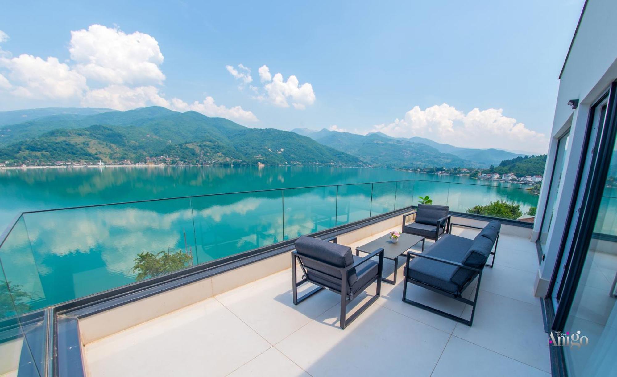 Royal Terrace Apartments Конич Екстериор снимка