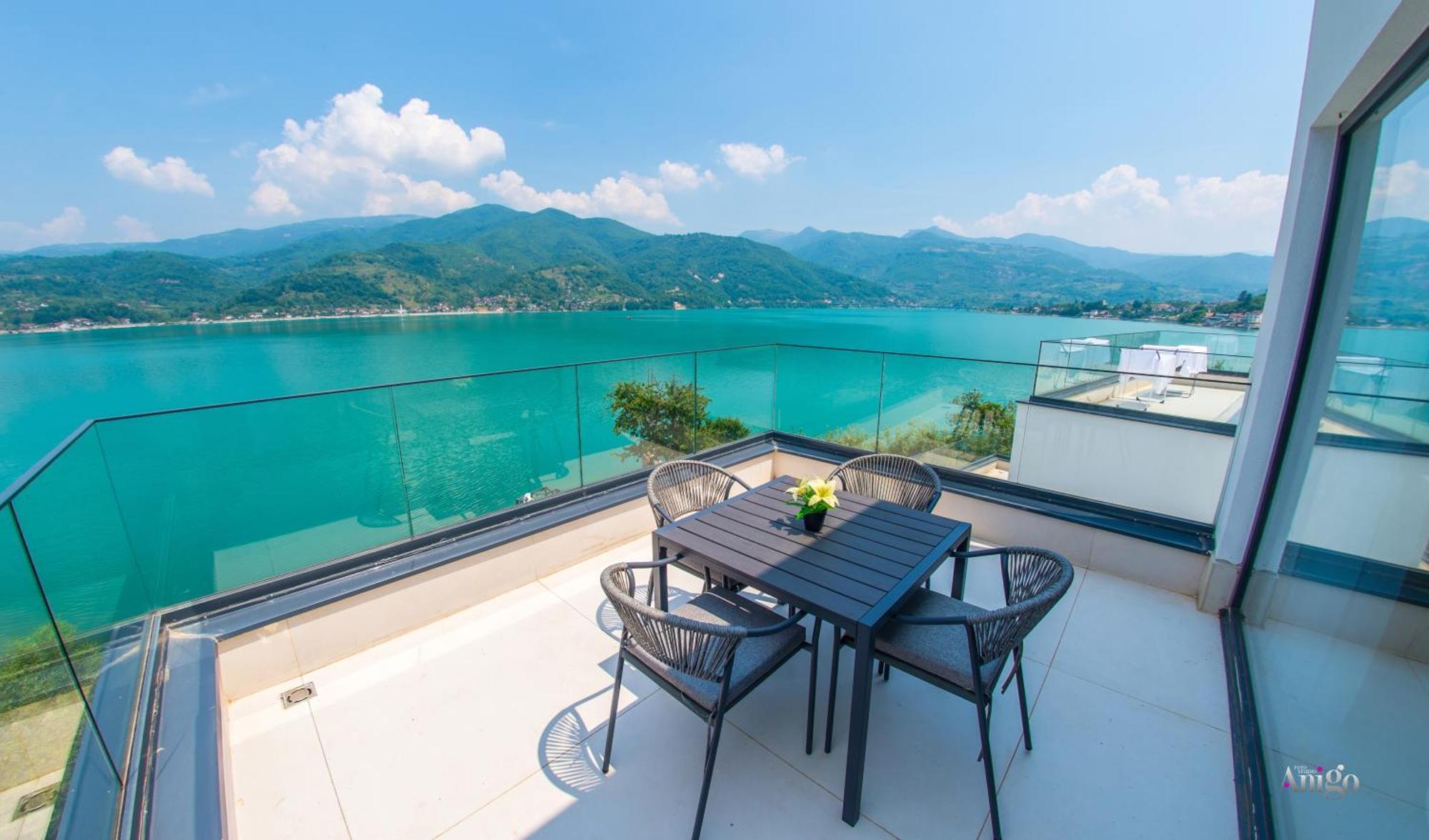 Royal Terrace Apartments Конич Екстериор снимка