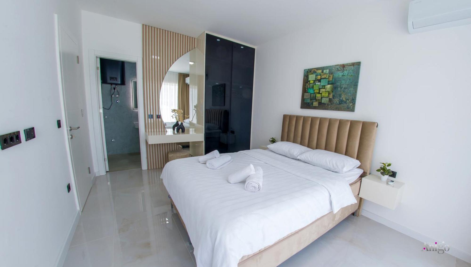Royal Terrace Apartments Конич Екстериор снимка