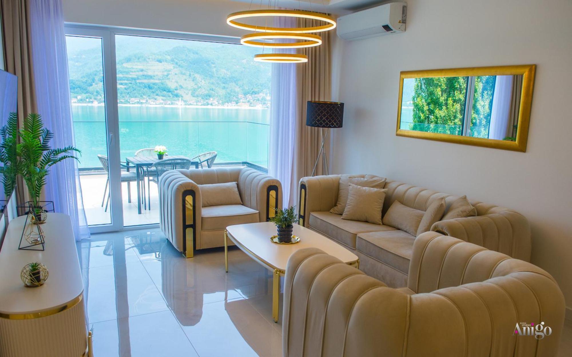 Royal Terrace Apartments Конич Екстериор снимка