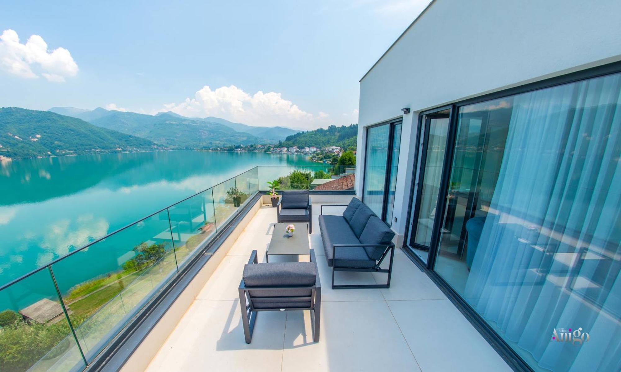 Royal Terrace Apartments Конич Екстериор снимка