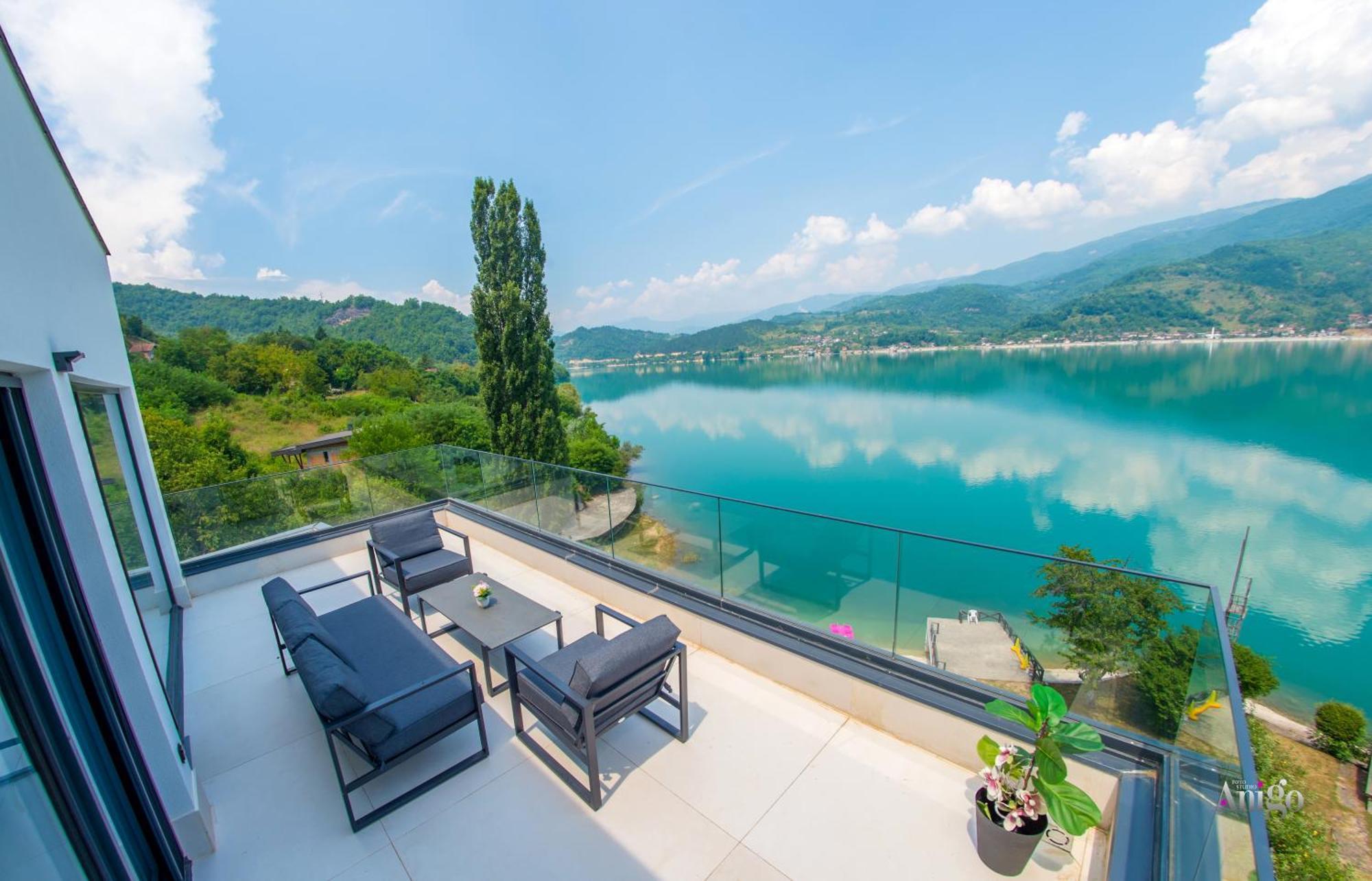 Royal Terrace Apartments Конич Екстериор снимка